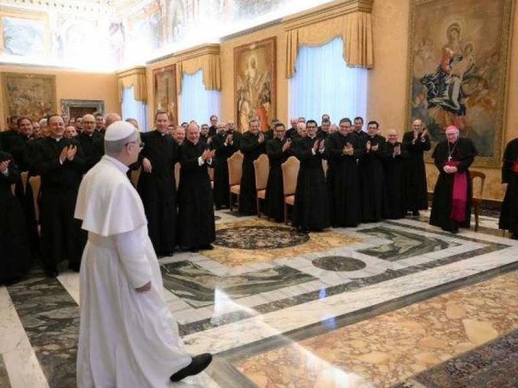 Il Papa ai Legionari di Cristo: «Continuate a vivere in atteggiamento di preghiera, umiltà e libertà interiore»