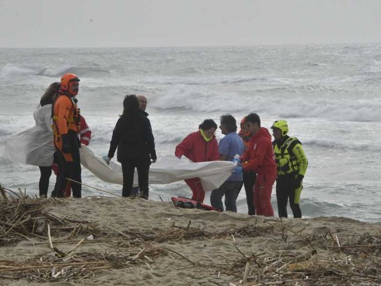«Non è possibile tacere davanti ai corpi dei migranti in mare. Ora apriamo gli occhi»