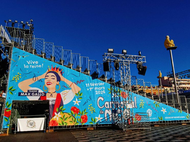 Alcuni degli allestimenti preparati sulla Promenade per il Carnevale di Nizza / Robert de Nice