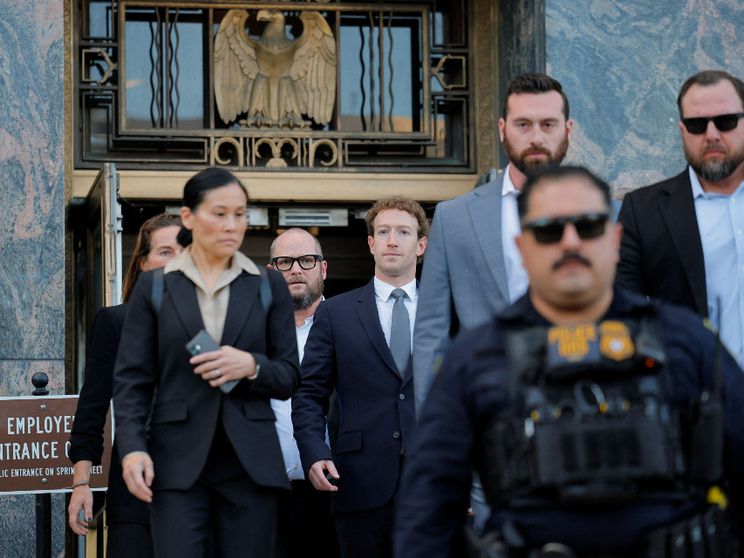 I social creano dipendenza? La difesa (debole) di Zuckerberg in tribunale