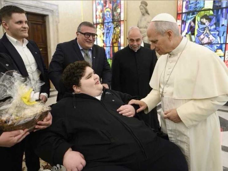 «Da grande voglio fare il prete»: dal Papa il sogno di Mariano, il bambino malato senza una diagnosi