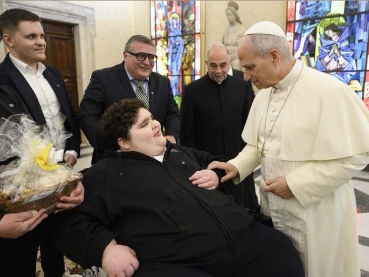 «Da grande voglio fare il prete»: dal Papa il sogno di Mariano, il bambino malato senza una diagnosi