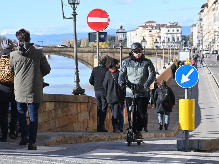 Il Tar dà ragione a Firenze: da aprile saranno vietati i monopattini elettrici