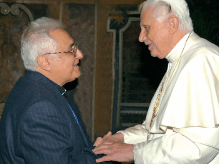 Don Curatola assieme a Benedetto XVI
