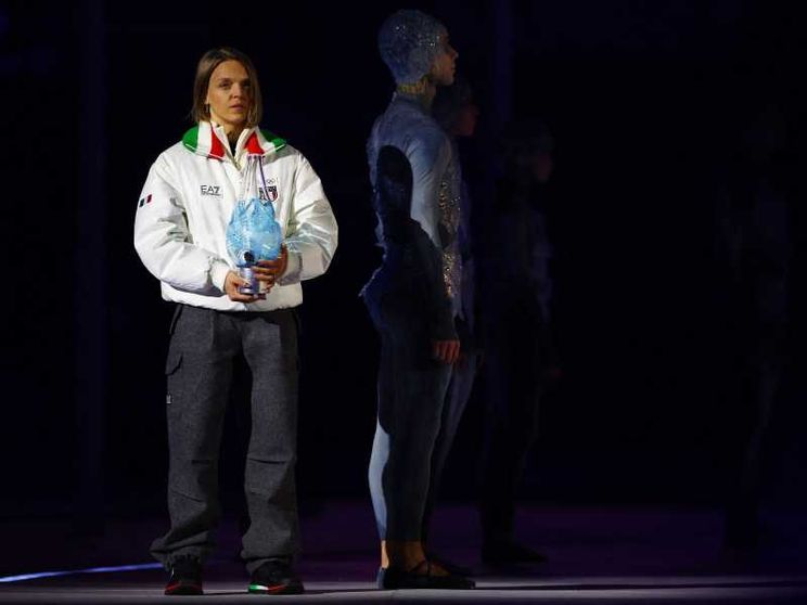 Lo spegnimento della fiamma olimpica tra le mani di Arianna Fontana