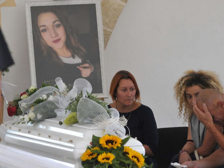 Niente permessi premio per i femminicidi, la proposta di legge