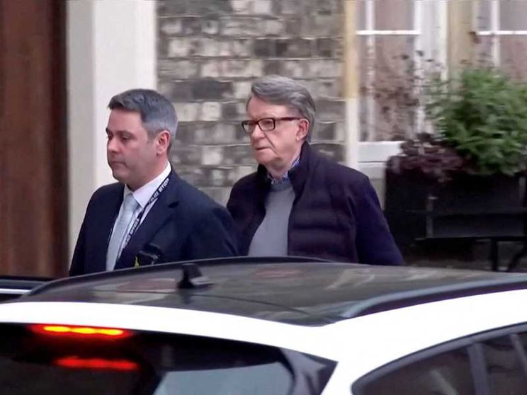 Scandalo Epstein, rilasciato su cauzione l'ex ambasciatore Mandelson