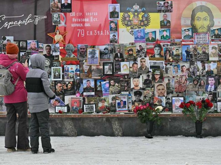 Anche per i russi sono 4 anni di guerra: più crematori, meno soldi e tanta paura