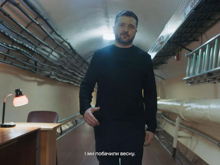 Zelensky mostra per la prima volta il suo bunker. «Qui mi dissero: Volodymyr, c'è una minaccia»