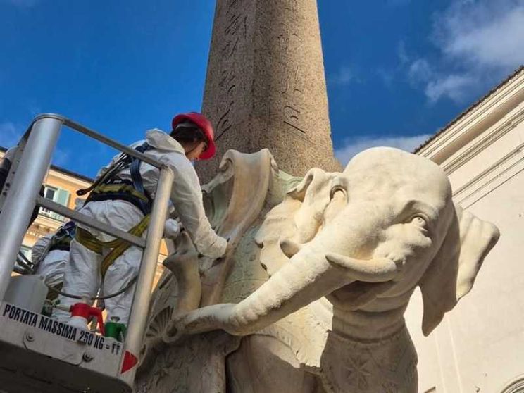 Elefante di Bernini restaurato dopo il distacco della zanna