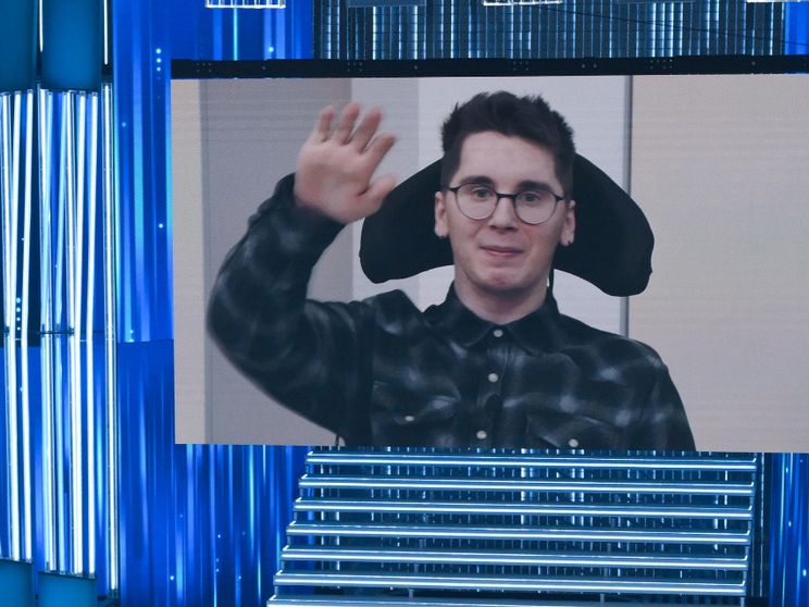 Paolo e l'appello ai giovani: mai più violenza