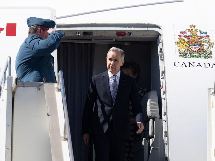 Potere, slogan e giudizio. La protezione che incatena