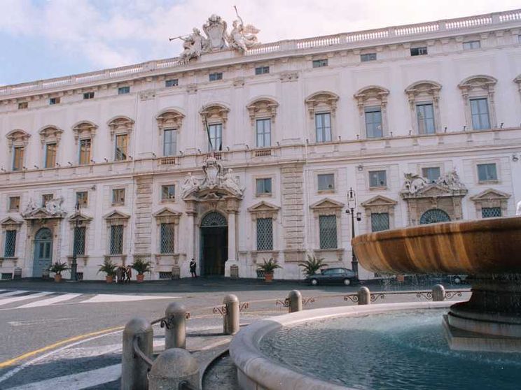 Governo, Aula e magistratura. Equilibrio oltre il referendum