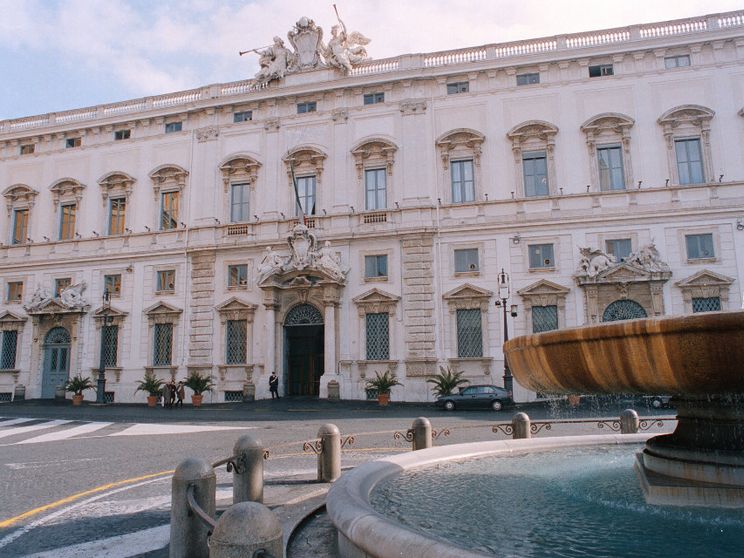 Governo, Aula e magistratura. Equilibrio oltre il referendum