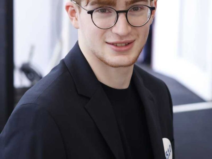 «Gli amici, il nuoto, il futuro tutto da scrivere»: la storia di Edoardo, ragazzo raro come la sua malattia