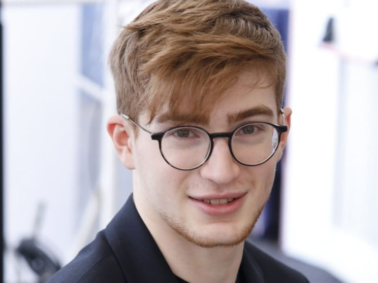 «Gli amici, il nuoto, il futuro tutto da scrivere»: la storia di Edoardo, ragazzo raro come la sua malattia