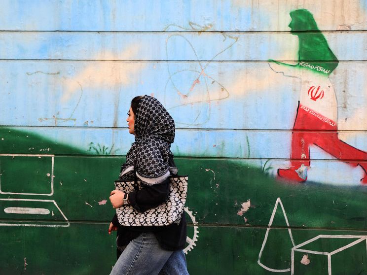 Propaganda, timori ed esultanza sui social. «Finito l'islam politico». «No a fantocci Usa»