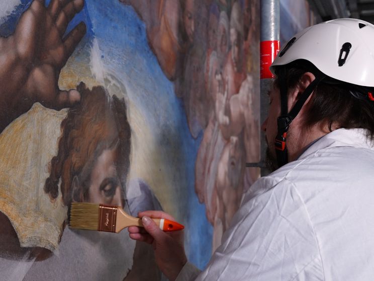 Cambiamento climatico e visitatori “macchiano” il Giudizio universale: ecco la ripulitura