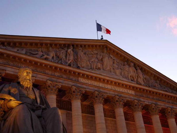 Cure palliative: la Francia approva la legge (ma non il “diritto”)