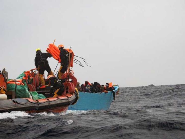 Migranti, è allarme in mare: doppio salvataggio e un naufragio “fantasma”