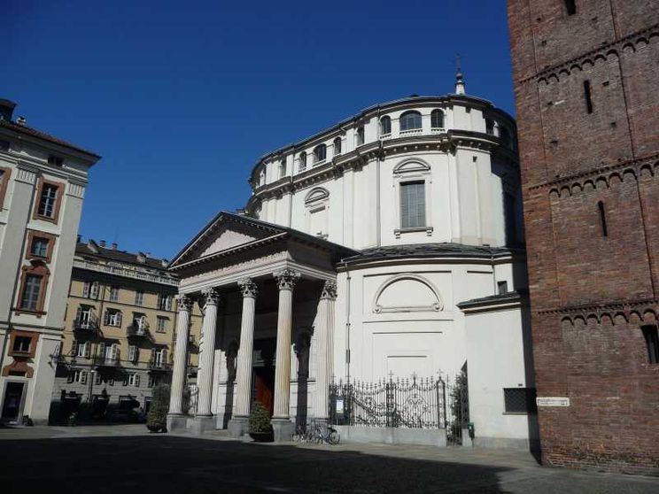 A Torino c'è un chilometro quadrato dove la vera ricchezza è l’umanità