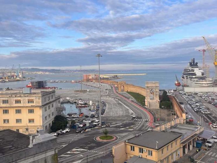 Vista sul molo Clementino, ad Ancona