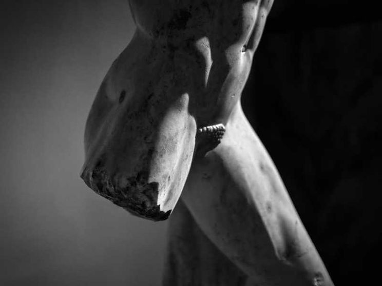 La bellezza nelle fratture del tempo: le statue antiche come metafora dei Giochi