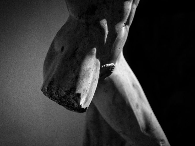 La bellezza nelle fratture del tempo: le statue antiche come metafora dei Giochi