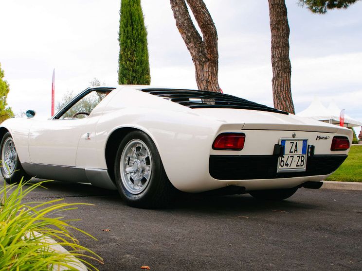 Lamborghini Miura, i 60 anni del mito che ha cambiato le supercar
