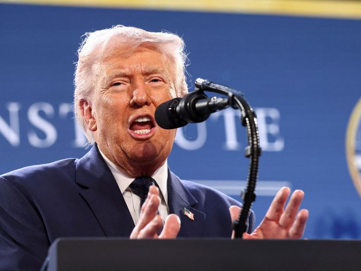 Trump durante la conferenza stampa di ieri