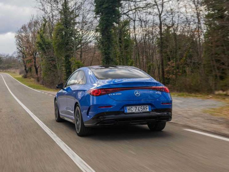 Mercedes CLA, arriva l'ibrida efficiente come un diesel