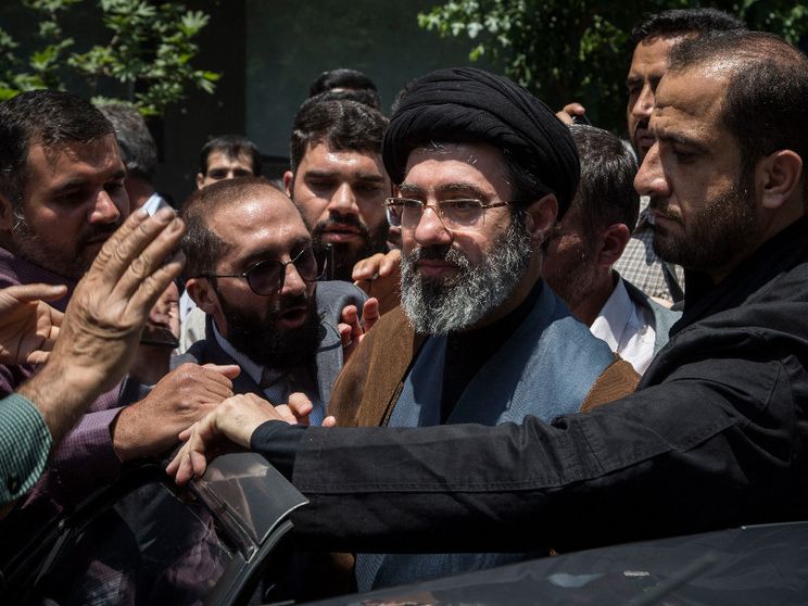 Mojtaba Khamenei ferito, ma «sano e salvo»