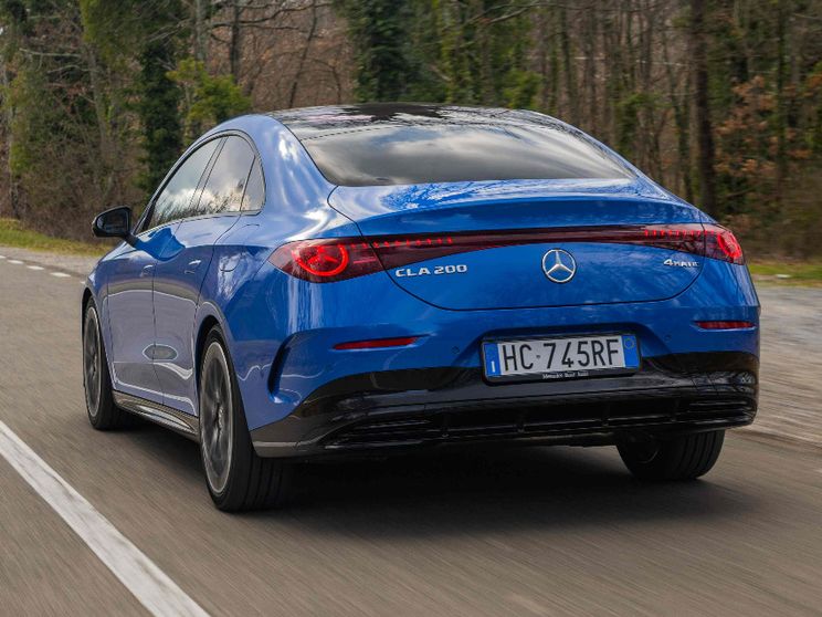 Mercedes CLA, arriva l'ibrida efficiente come un diesel
