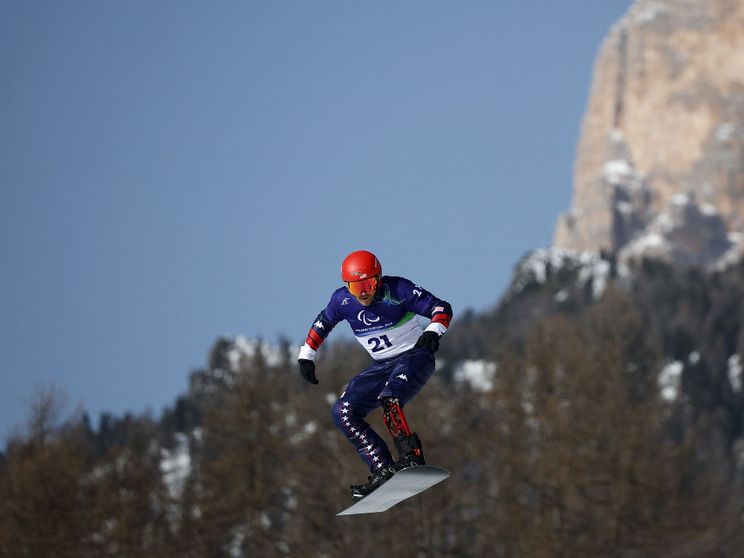 Le protesi di Mike Schultz aiutano anche gli avversari