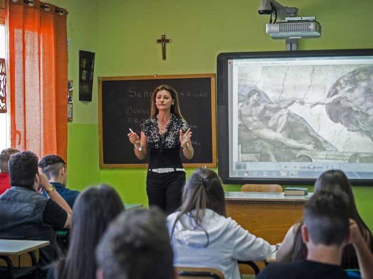 Perché ai docenti di religione precari spettano rimborsi da migliaia di euro