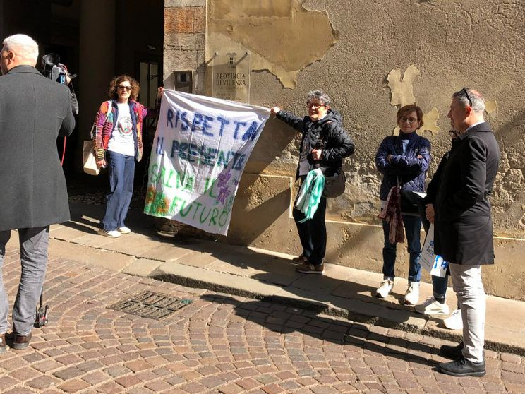 Vicenza, bocciato l’impianto per i rifiuti sanitari: «Vittoria della comunità»