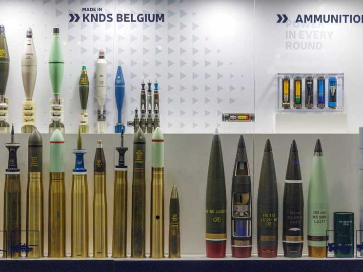 Munizioni da artiglieria fabbricate in Belgio esposte alla "Bedex", la prima fiera nella storia del Paese dedicata al settore della difesa, che si è aperta venerdì 13 marzo a Bruxelles