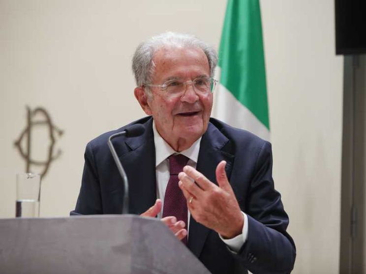 Prodi: «Da soli destinati a sparire. Il gas russo? Con Trump può tornare»