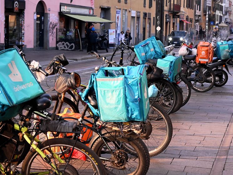 La protesta dei rider e noi: e se scegliessimo servizi di consegna etici?
