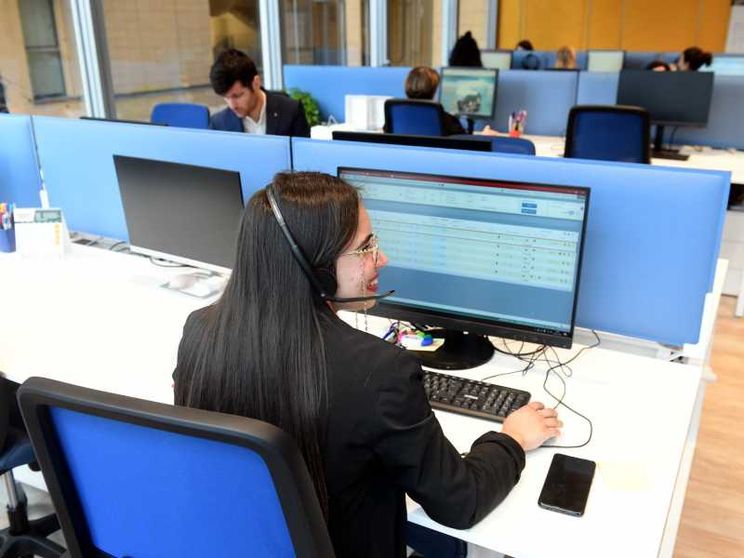 Nei call center migliaia di posti a rischio: così l'intelligenza artificiale spegne il lavoro