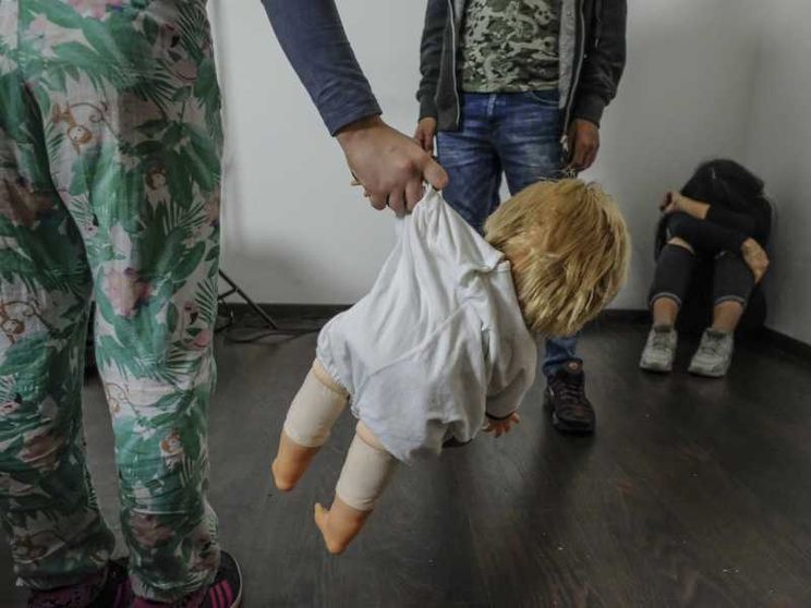 Dietro il caso di pedofilia in famiglia c'è la normalizzazione della pornografia