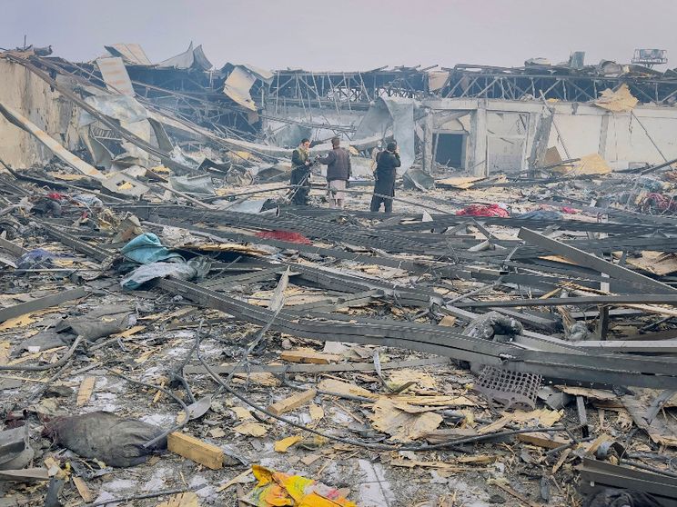 Bombe su un ospedale a Kabul. «Almeno 400 vittime e 200 feriti»