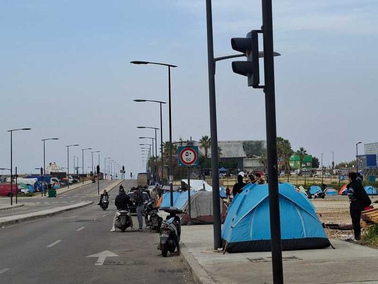 Un milione di sfollati nel Libano sotto le bombe. E per migranti e fragili c'è solo la strada
