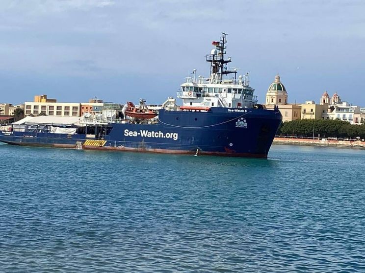 La Sea Watch ha attraccato a Trapani: tutti in salvo i migranti