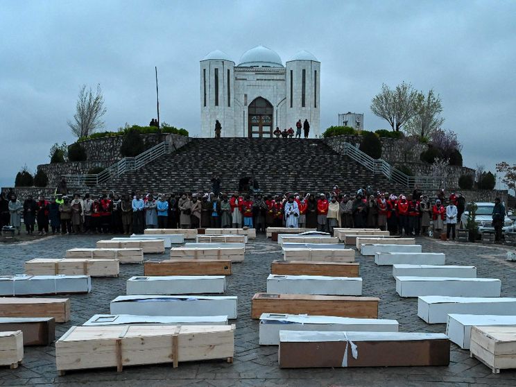 Il “day after” di Kabul: alla ricerca di superstiti al massacro dell'ospedale