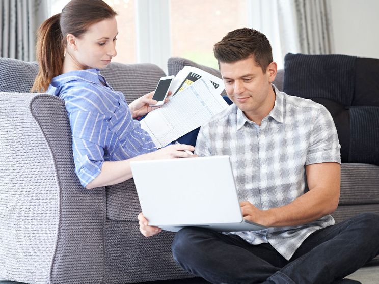 Lo smart working fa nascere più figli dei bonus. Perché impedirlo?