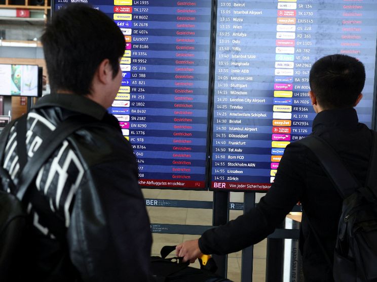 Voli cancellati, disdette e caro-carburante: la guerra in Iran paralizza il turismo globale