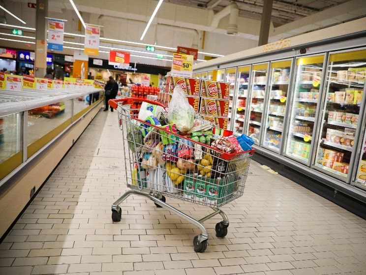 «Compra ora e paga dopo»: il fenomeno che coinvolge il 30% delle famiglie italiane