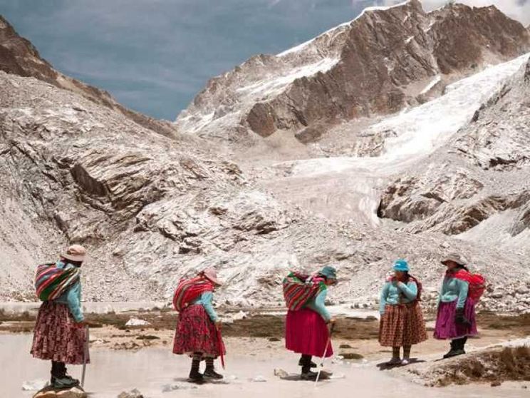 Con le gonne sulle vette più alte: le scalate per i diritti delle Cholitas