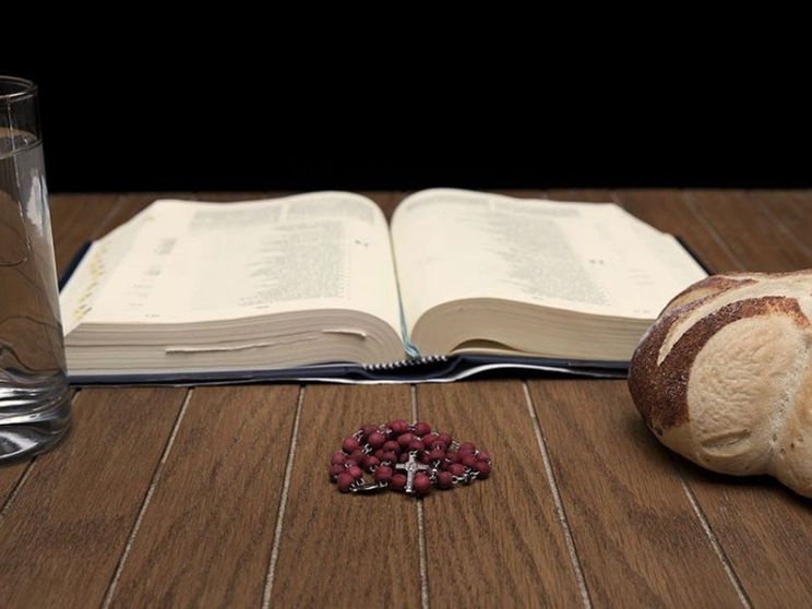 Non solo "detox" ma spazio a Dio: vi spieghiamo il vero senso del digiuno cristiano